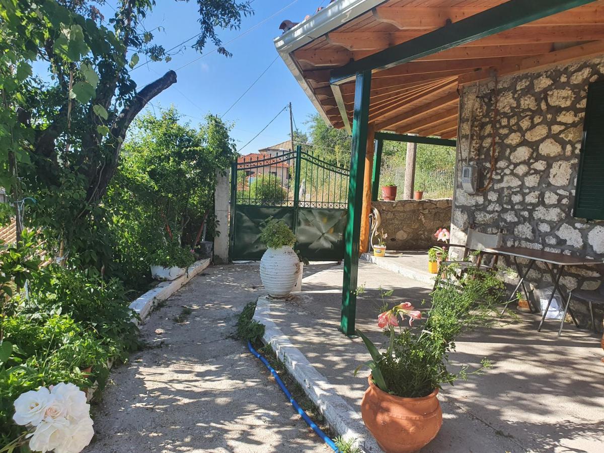 Πέτρινο Σπίτι Hotel Lazaráta Exterior foto