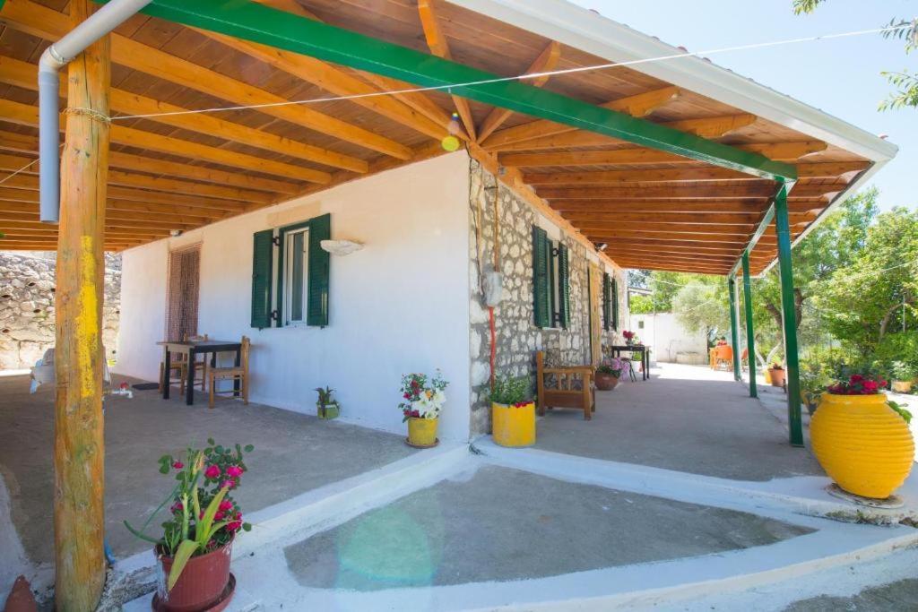 Πέτρινο Σπίτι Hotel Lazaráta Exterior foto