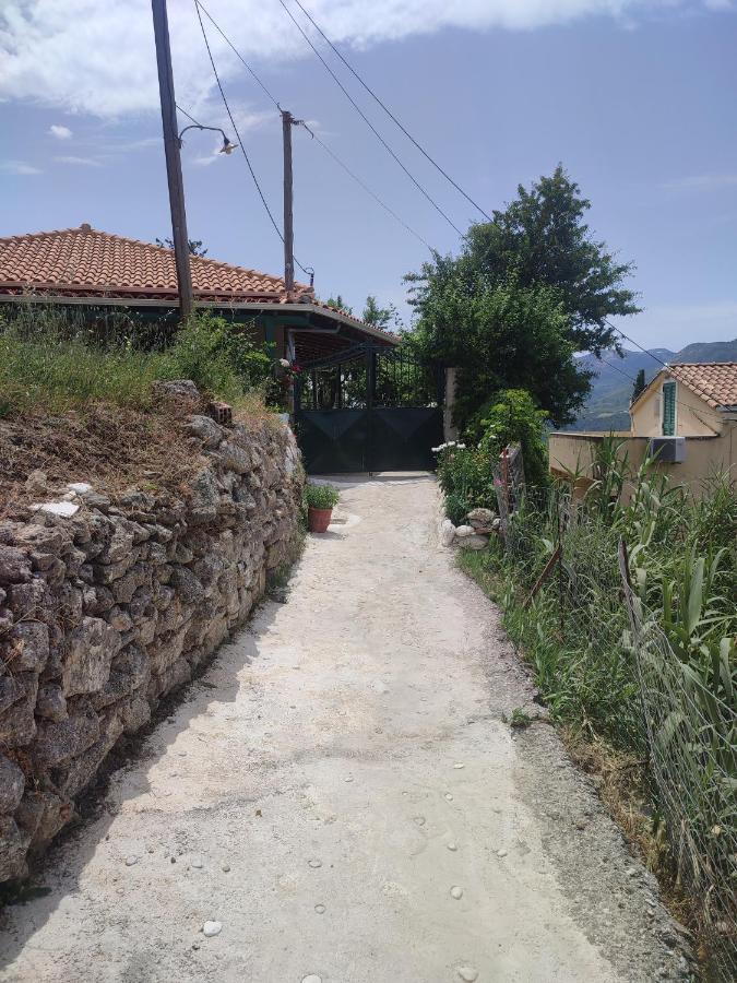 Πέτρινο Σπίτι Hotel Lazaráta Exterior foto