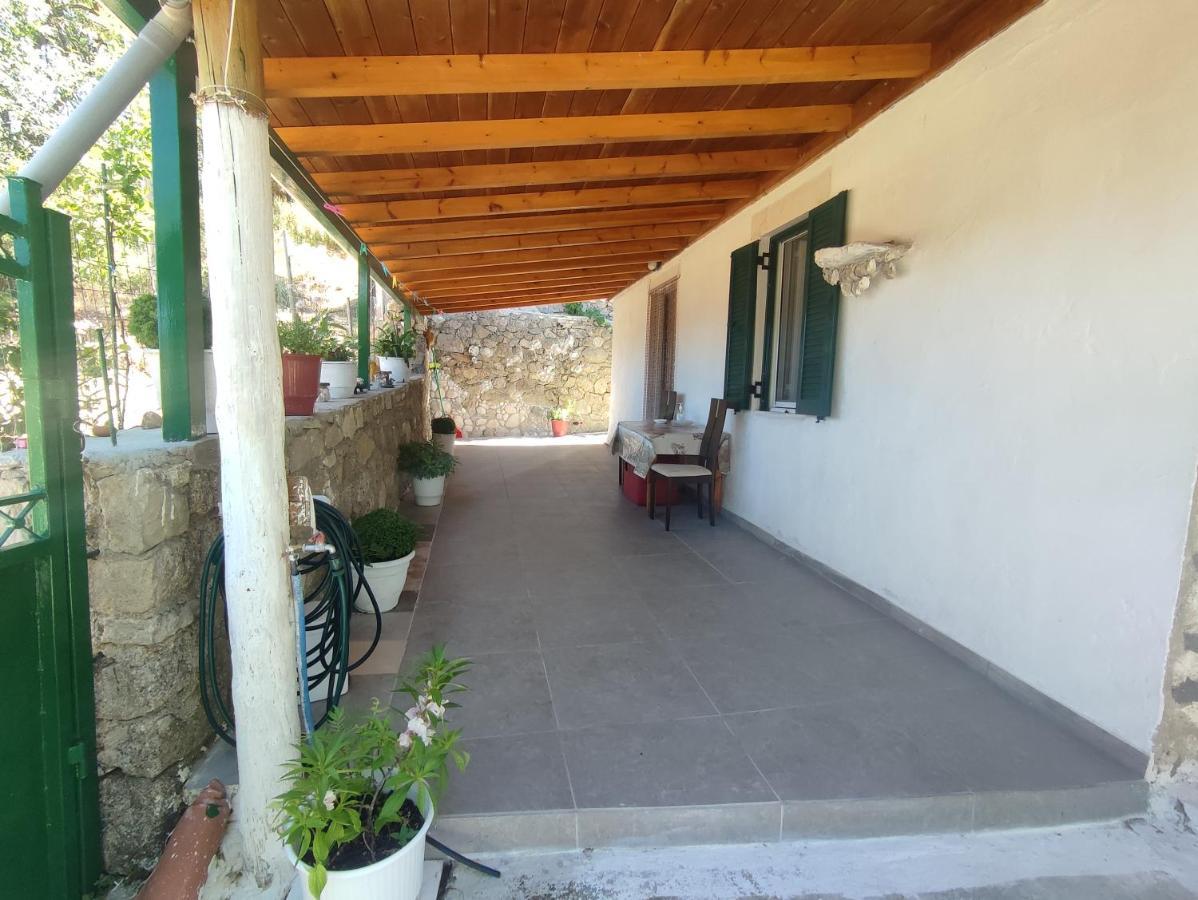 Πέτρινο Σπίτι Hotel Lazaráta Exterior foto